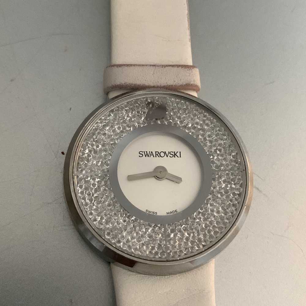 Swarovski Watch white belt can be changed any colour